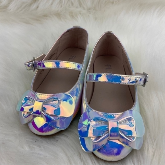 The Children's Place Other - CHILDREN PLACE SILVER FLATS SHOES SIZE 6 TODDLER